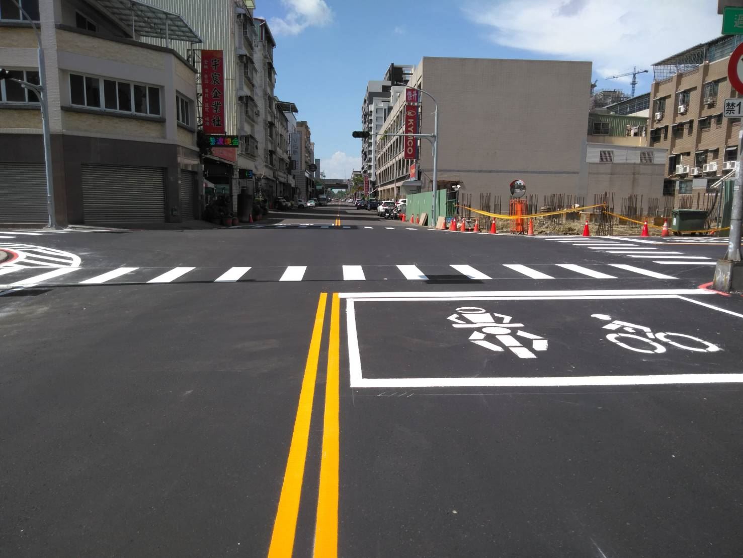 拓寬範圍自過昌街往東至過勇路止，兩側路口增設號誌化路口，並設置寬約2.8公尺單側人_0.jpg