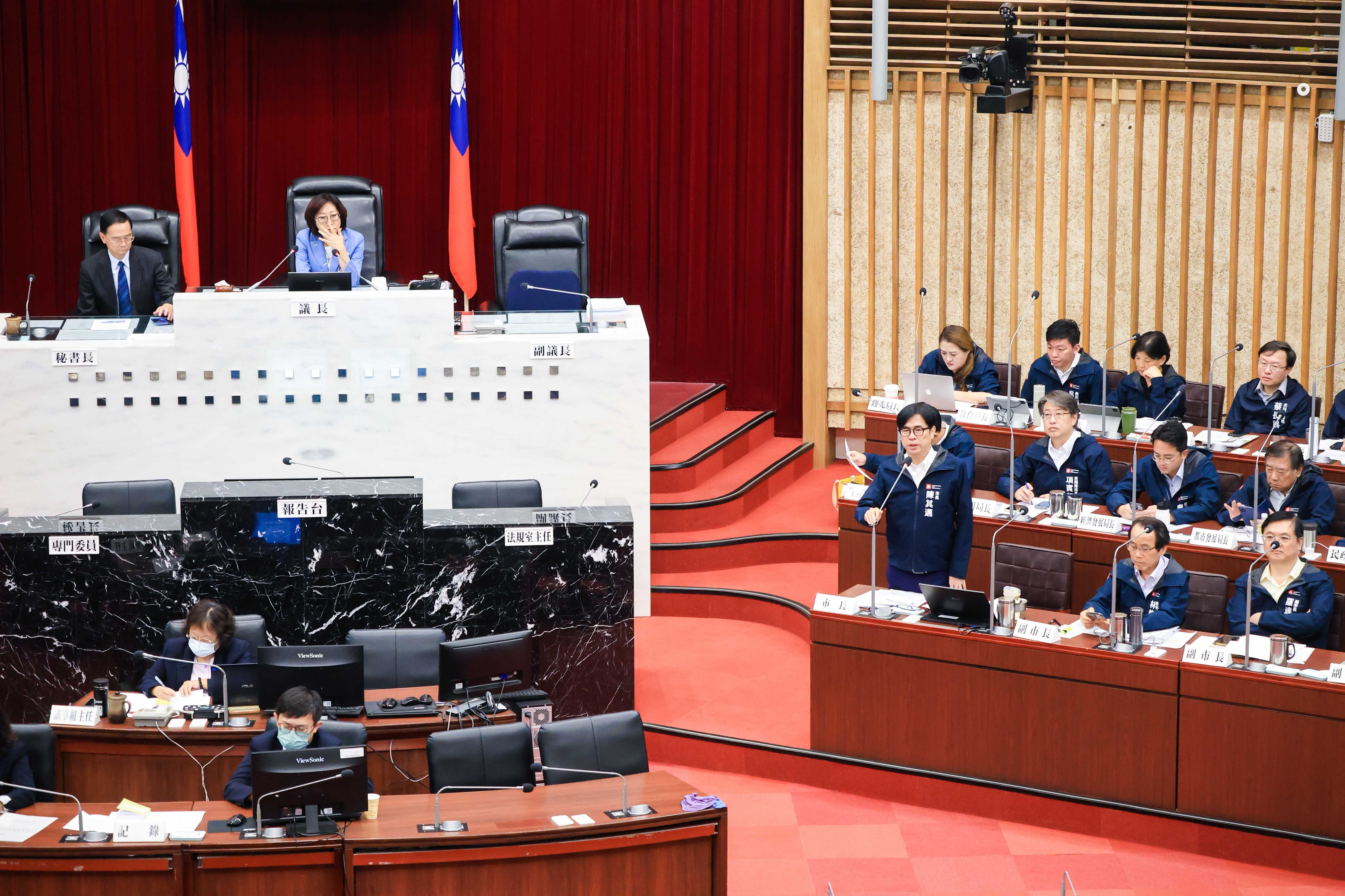 市政總質詢議員關心社宅融合高齡友善設計 陳其邁：規劃社宅社福資源一體整合
