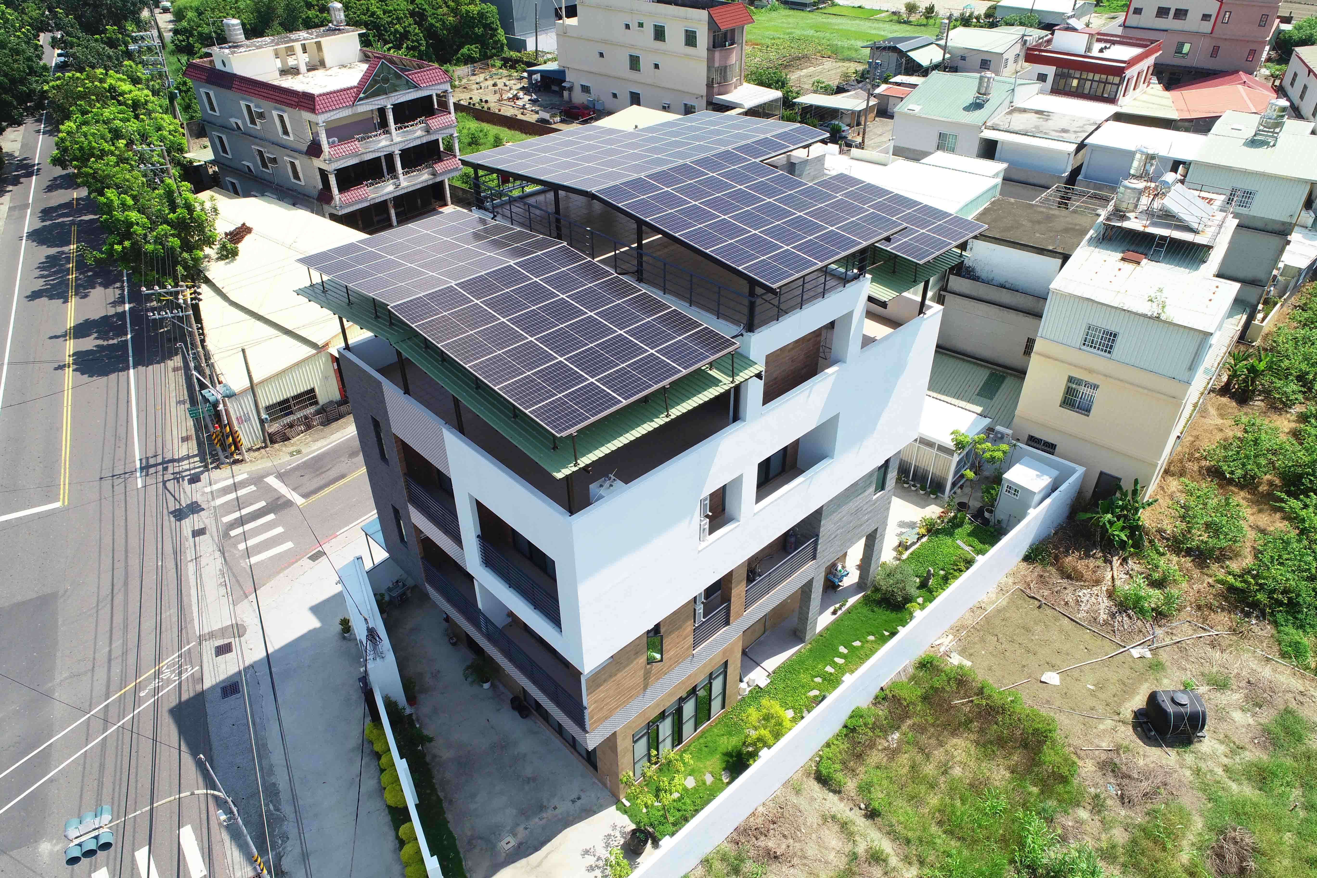 自住屋頂太陽光電補助金額優於中央！  即日起受理申請
