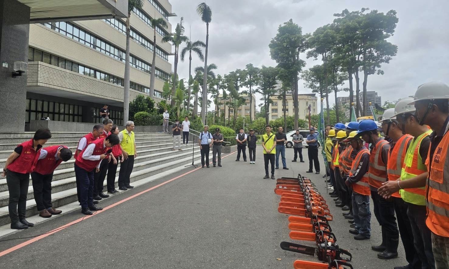 支援救災不間斷  高市府再出動36人  開拔台南後壁協助救災 陳其邁：台灣不大，....