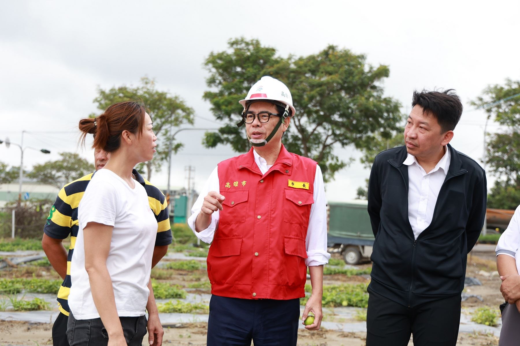 【代發高雄市政府農業局新聞稿】陳其邁市長前往產區勘災 指示加速辦理救助作業