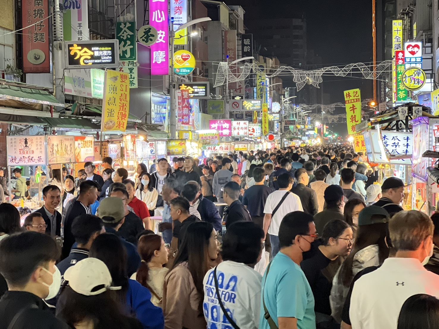 六合夜市人潮爆發　攤商讚演唱會帶動業績翻倍　感謝市府打造觀光商機