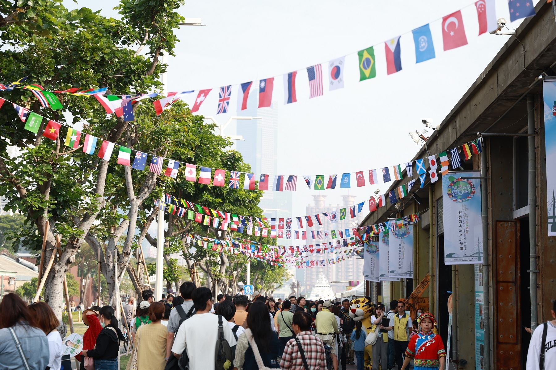 出席114年移民節多元文化活動  陳其邁：尊重多元價值 展現高雄共融城市魅力