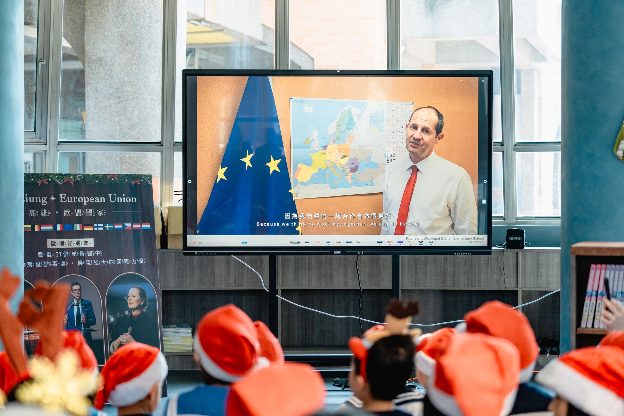 台歐友好迎聖誕！陳其邁、歐盟代表谷力哲拍片祝福　  台歐交流走進高雄校園 中央公園「歐風視窗」藏巧思