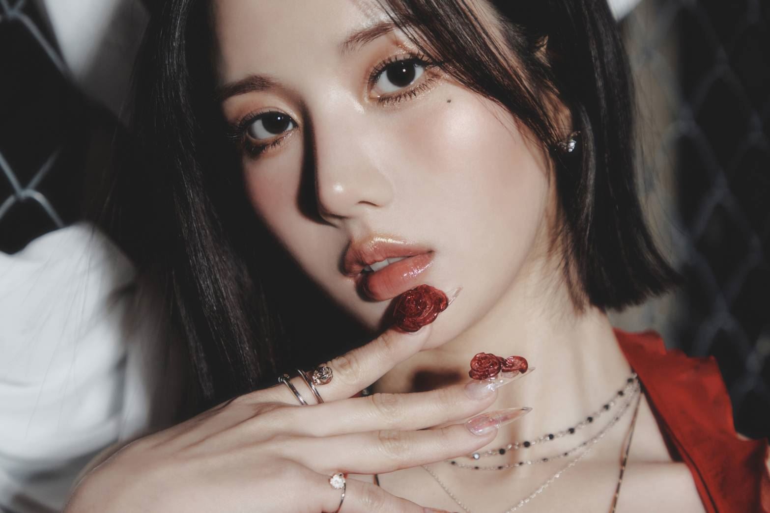 高雄跨年雙彩蛋！「水彈女王」權恩妃以紅色喜氣造型首登高雄跨年  亞灣跨年花火觀賞點公開 跟著BLACKPINK、TWICE音樂節奏躍向新年