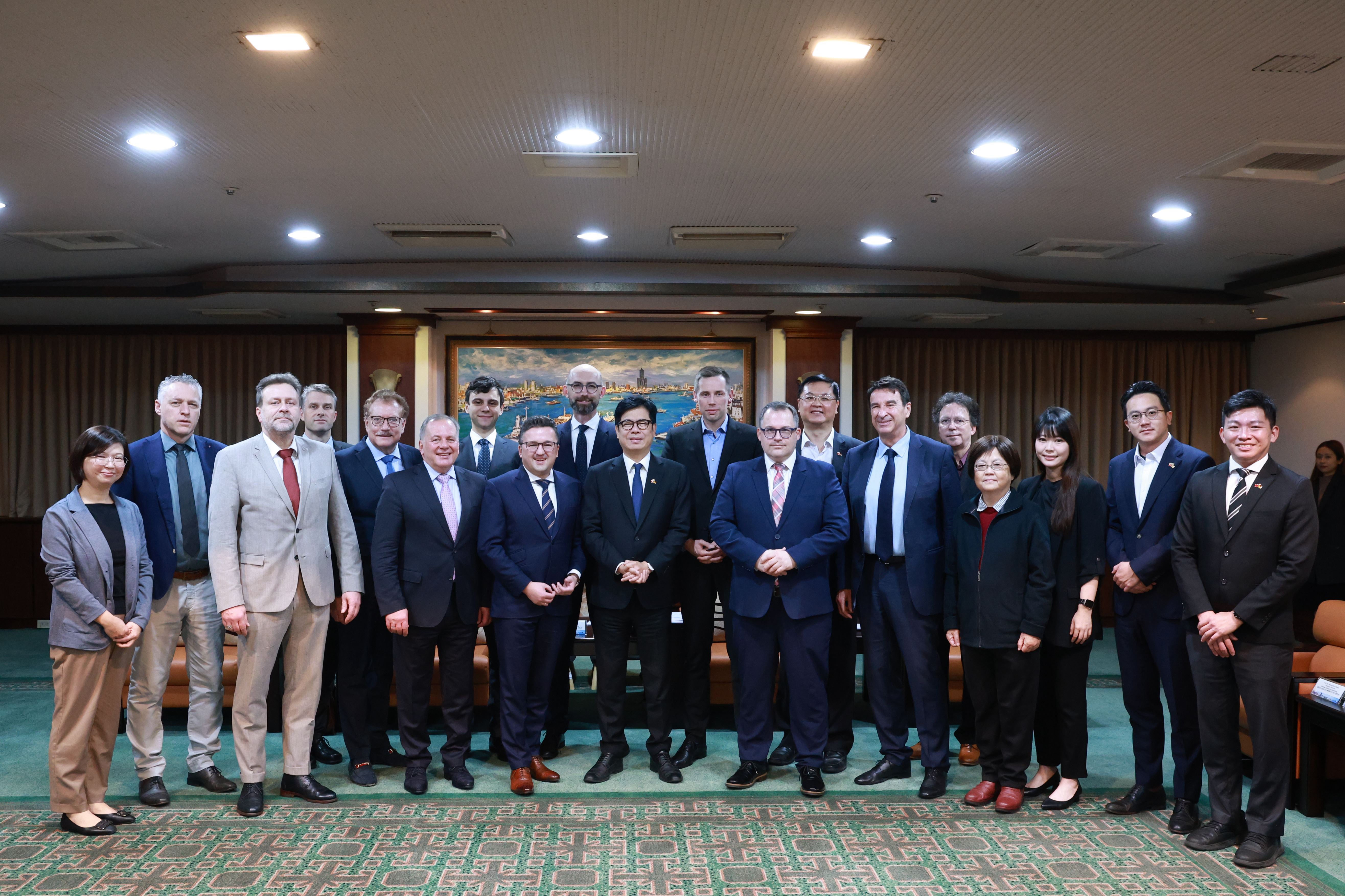 德國薩克森邦國會議員訪團首訪高 陳其邁：持續深化台德產業合作