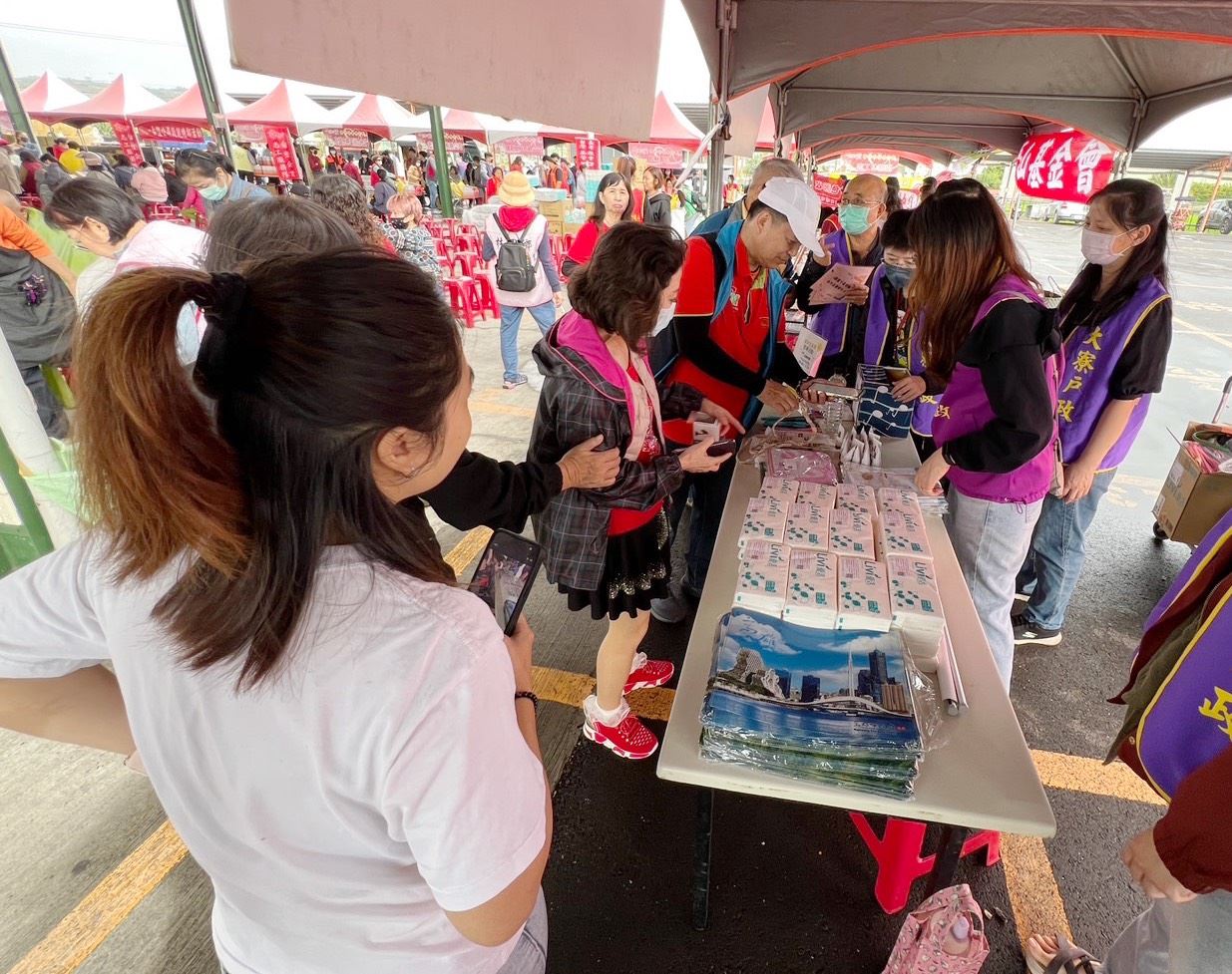 【代發大寮戶政事務所新聞稿】林園有愛大寮戶政設攤宣導歲末送暖心