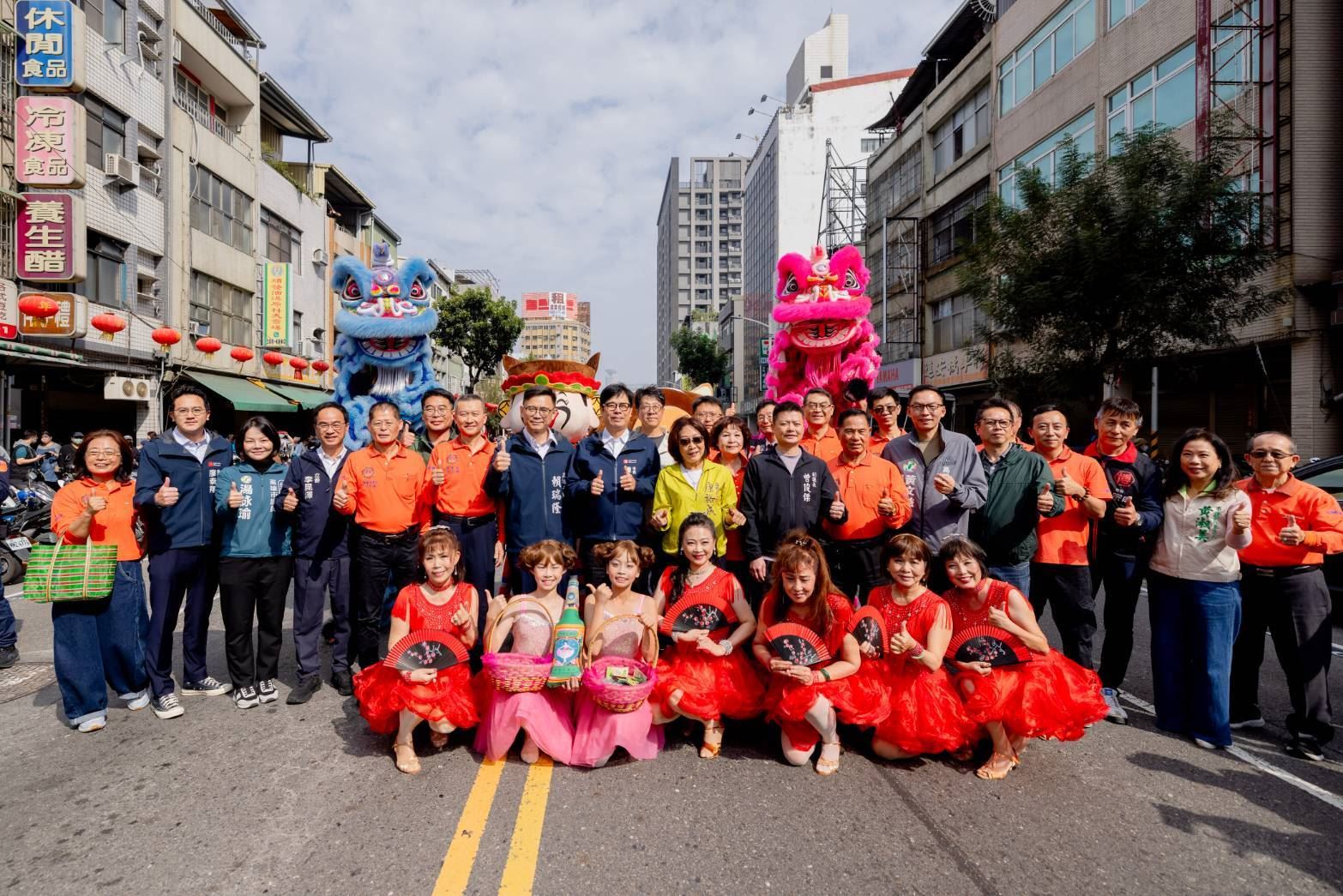 「2026高雄過好年」三鳳中街年貨大街磅礴起跑  陳其邁首發馬年限定小紅包