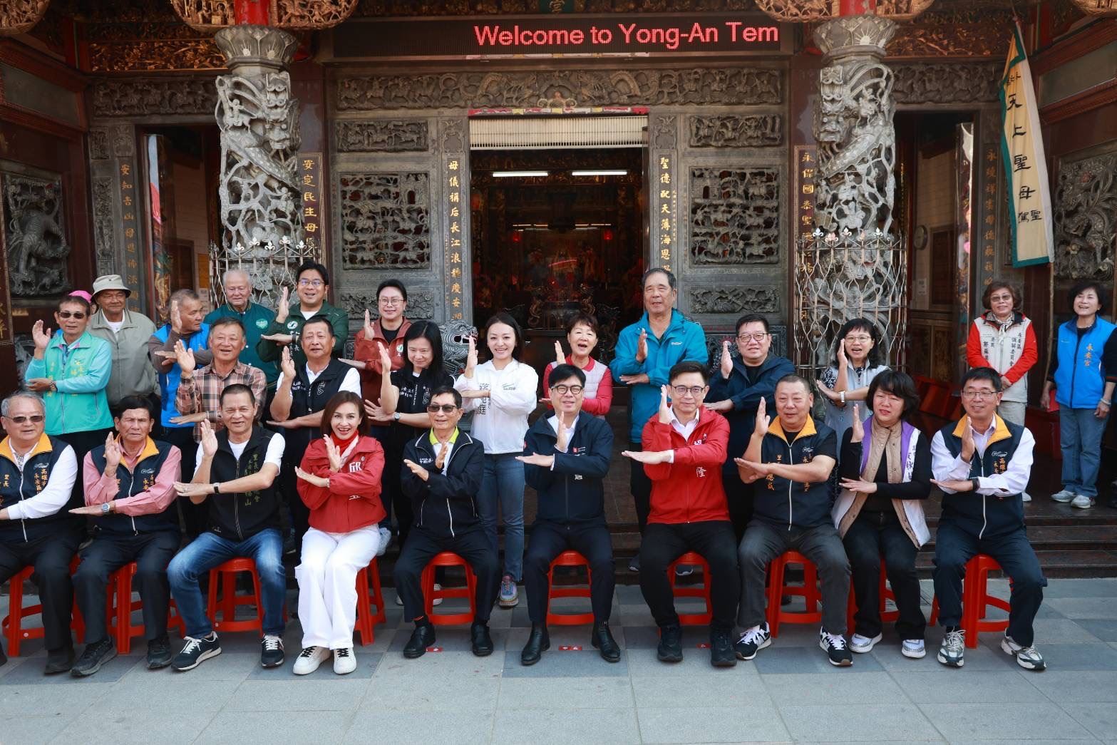 陳其邁走春祈福發送開運小紅包　感謝中央及議會支持共創永安繁榮