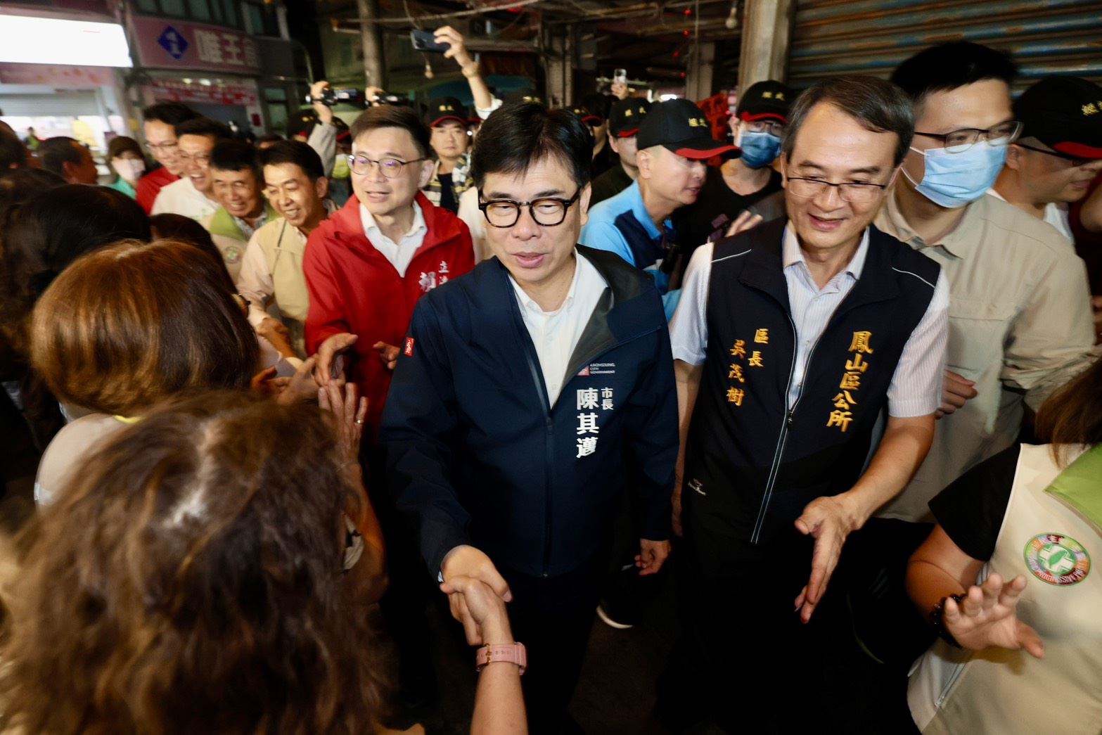 迎天公生走訪4宮廟 民眾熱情迎接 陳其邁祈願市運昌隆 馬年順勢奔騰