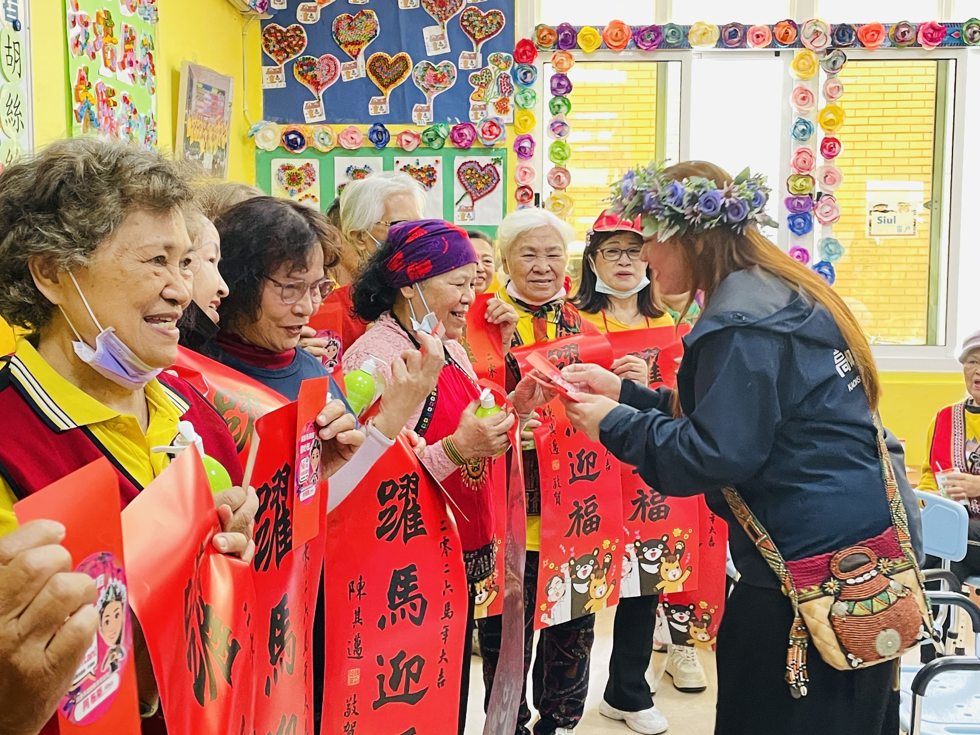 【代發原住民事務委員會新聞稿】原民文健站長者克服電腦操作拼考試 全站通過族語認證....