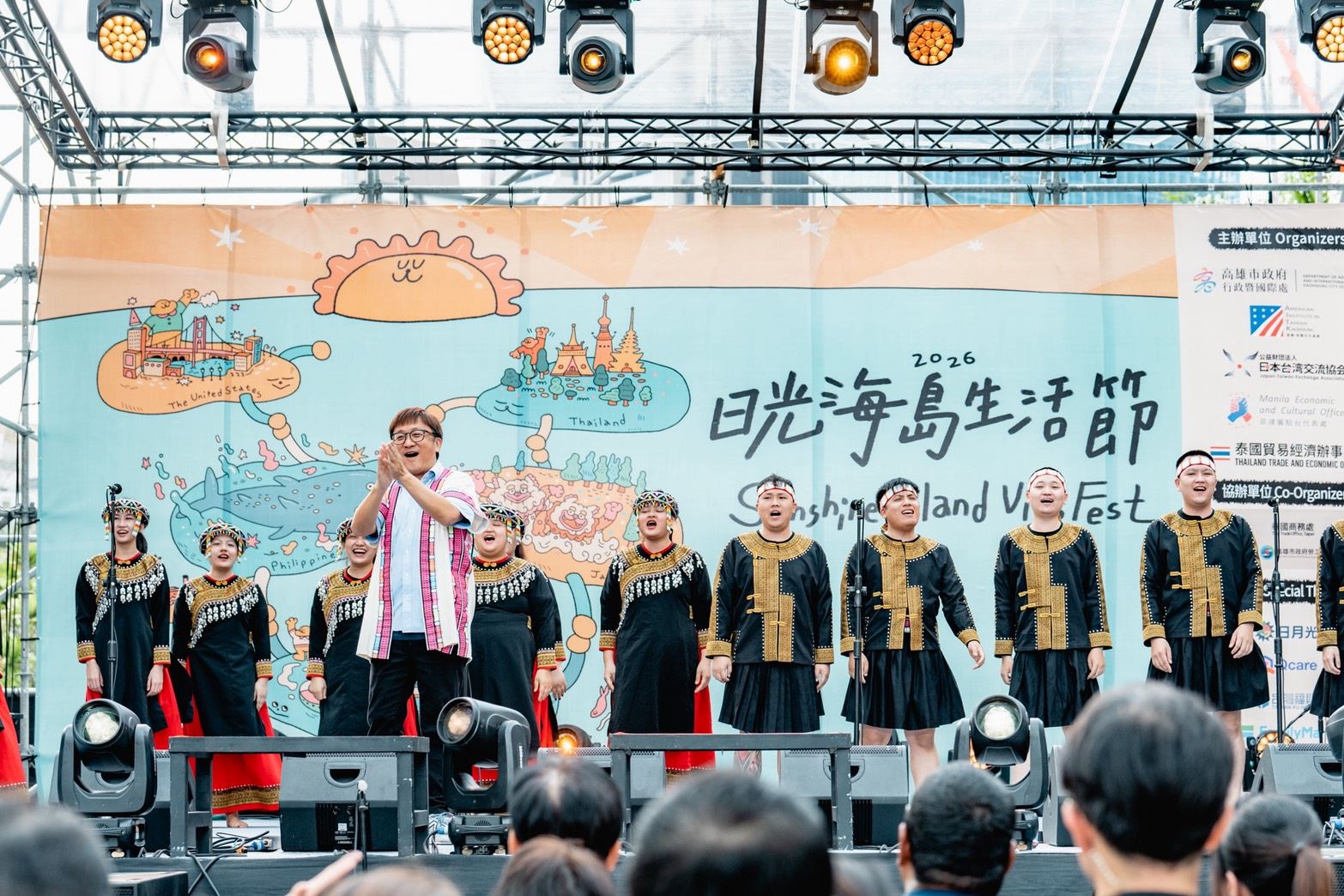 首日湧5萬人！2026日光海島生活節中央公園、高雄車站同步登場