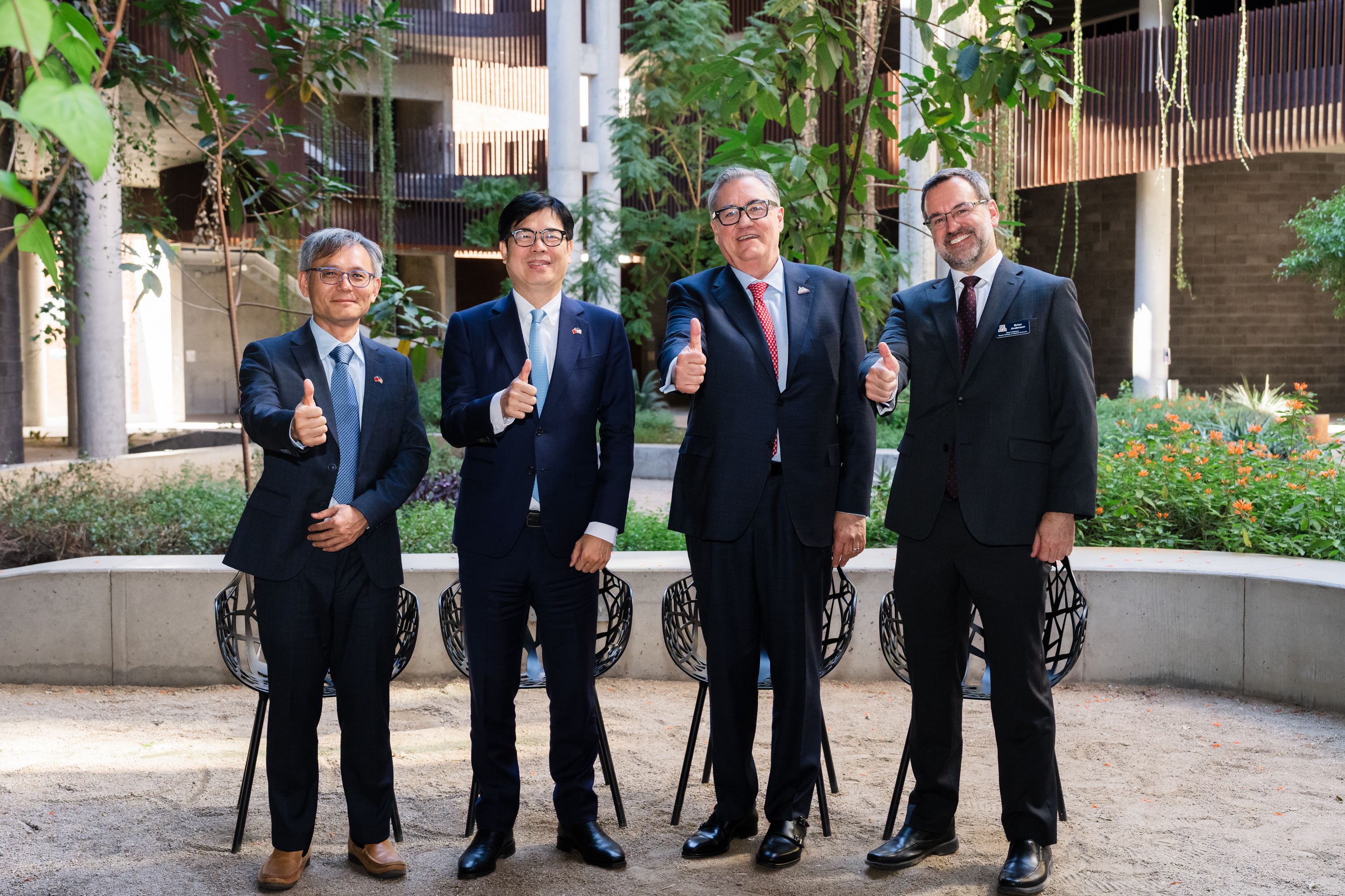 陳其邁聯手中山大學深入亞利桑那大學 促「矽光子」台美跨國產學合作 深耕 AI 關....