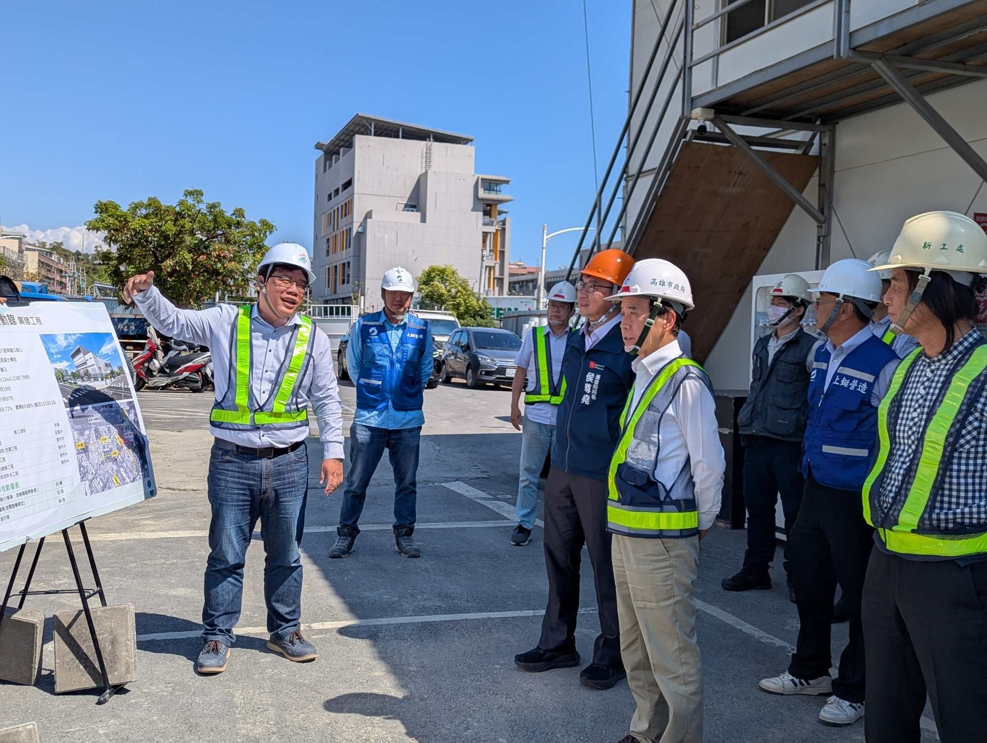 【代發運動發展局新聞稿】高雄今年再添5座運動中心 林欽榮副市長視察小港、三民運動....