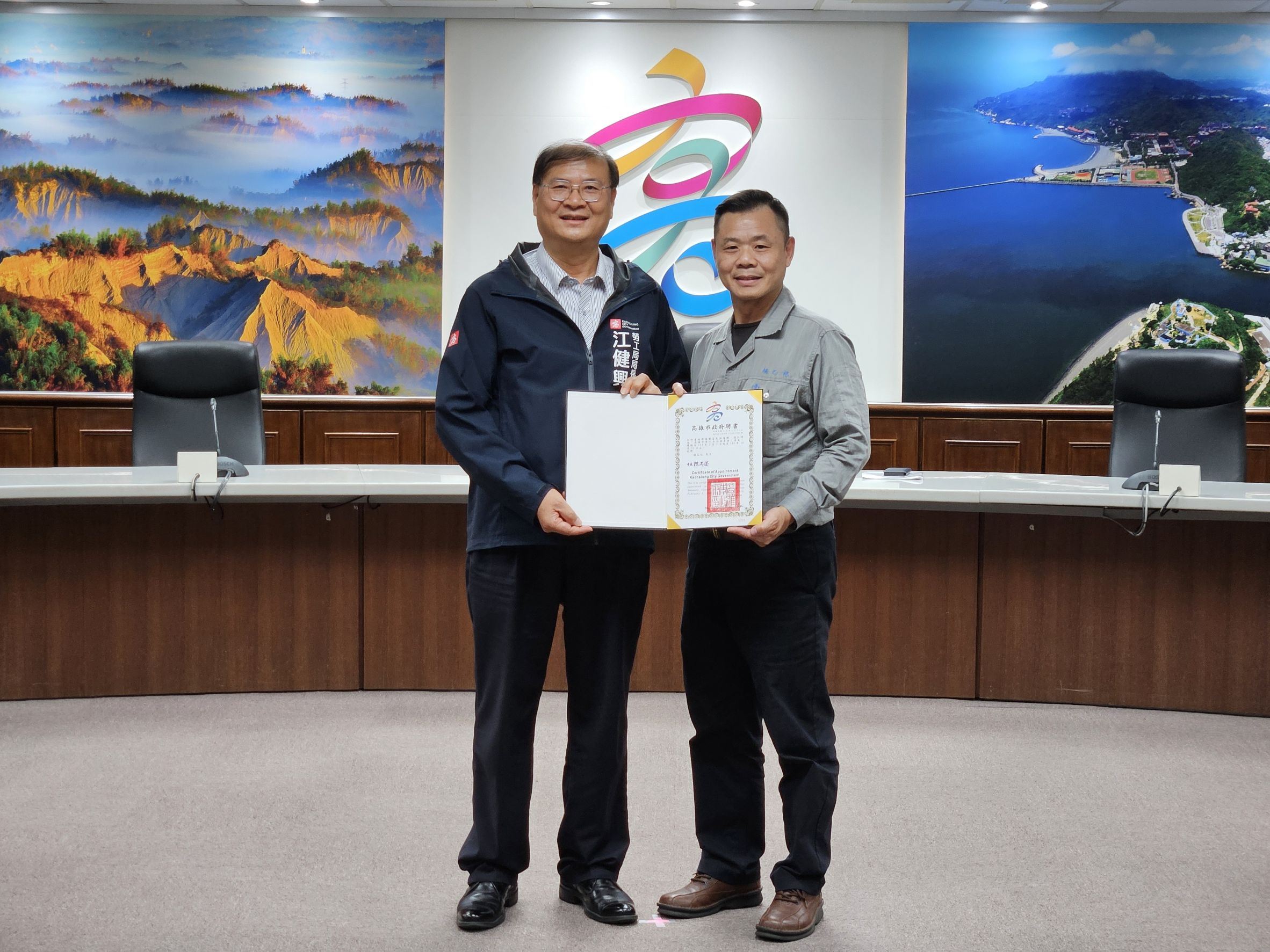 【代發勞工局新聞稿】高市府召開勞工自治委員會 頒發新聘聘書並致匾感謝委員長期貢獻