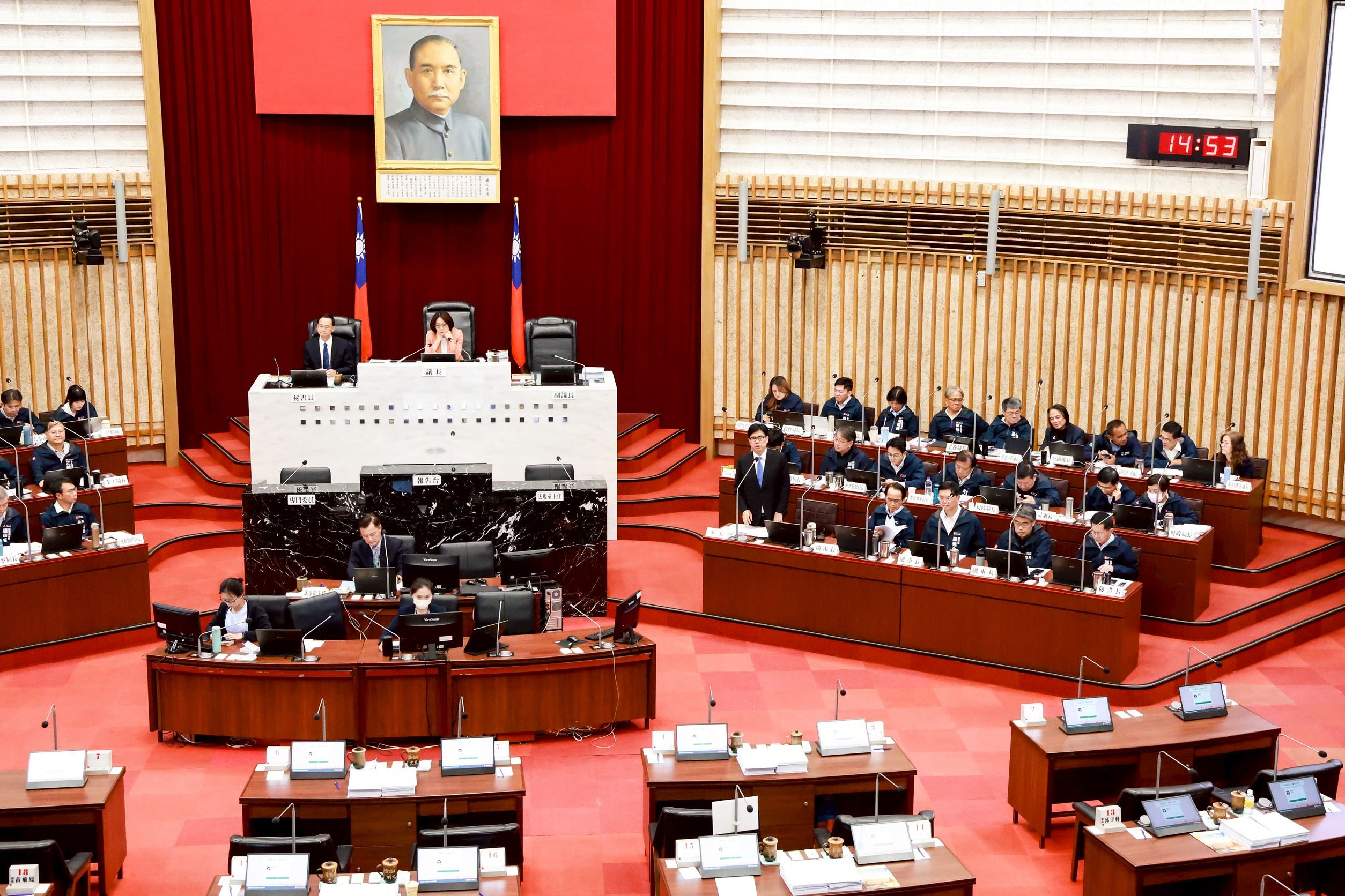 議員關心國際情勢與全球供應鏈重組 陳其邁：掌握產業變化布局 推動傳產升級