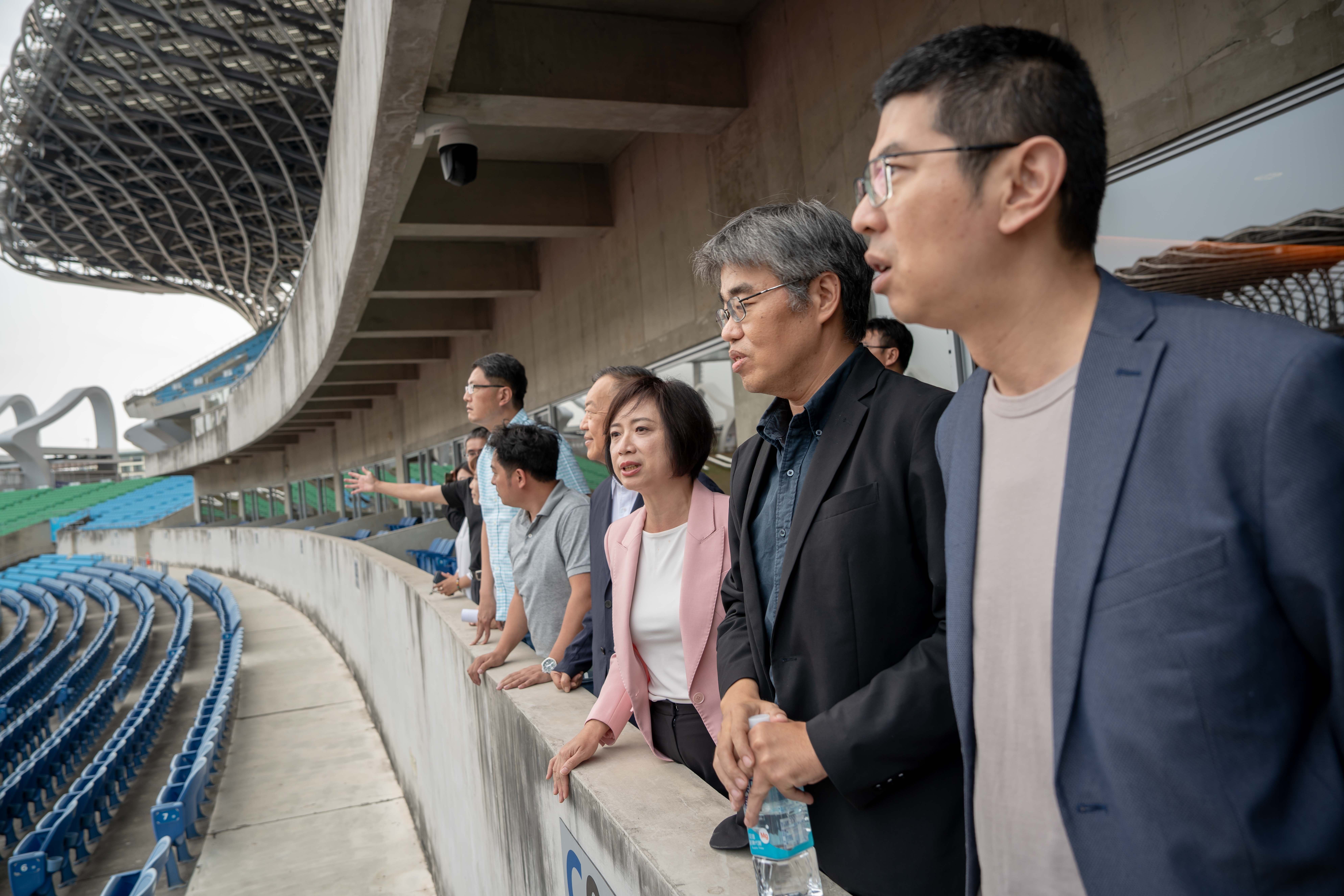 台中市議會暨台中立委何欣純市政參訪至高雄國家體育場 高市府竭誠歡迎並交流演唱會經....