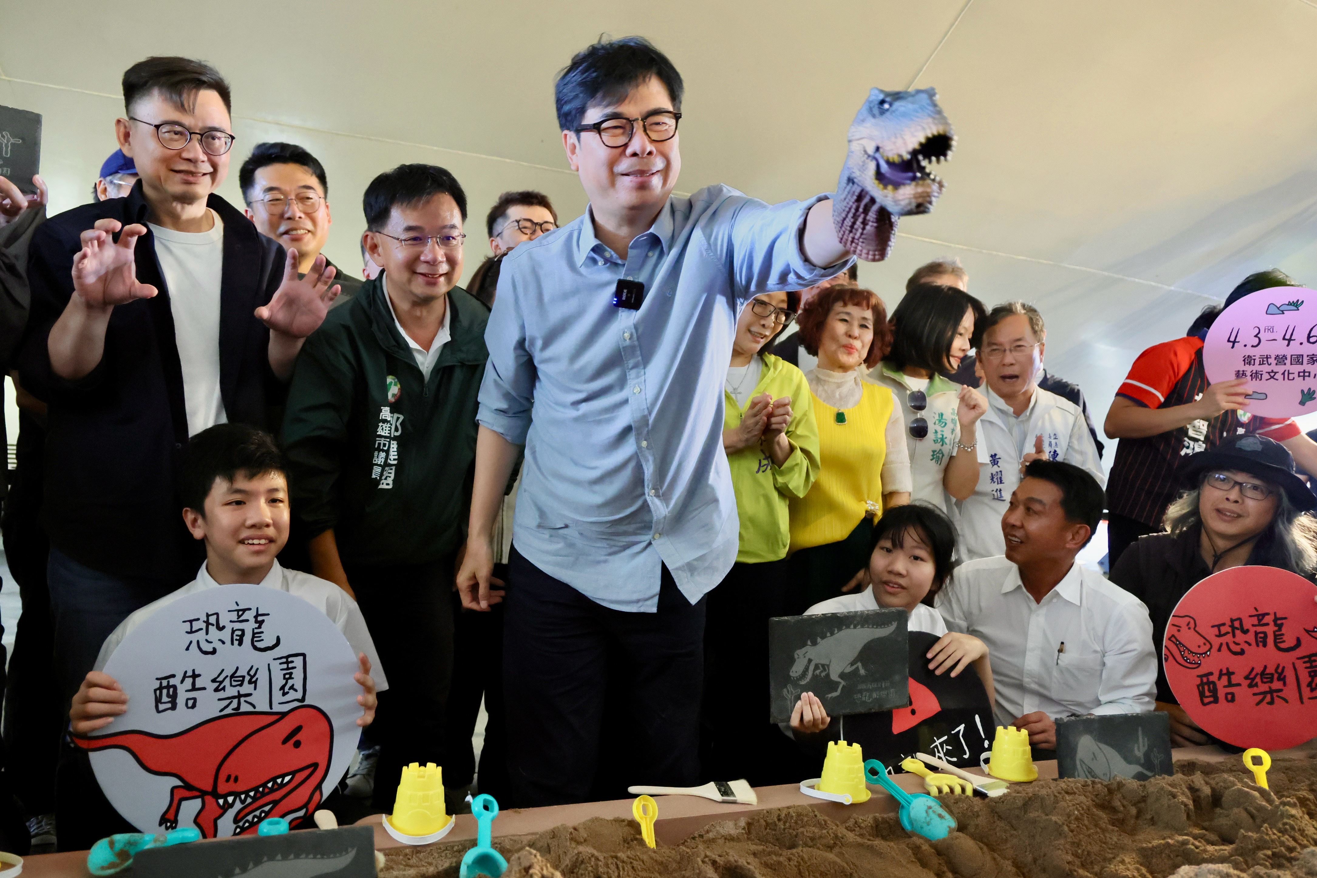 高雄「恐龍酷樂園」盛大開幕　陳其邁：打造具教育意義兒童節體驗