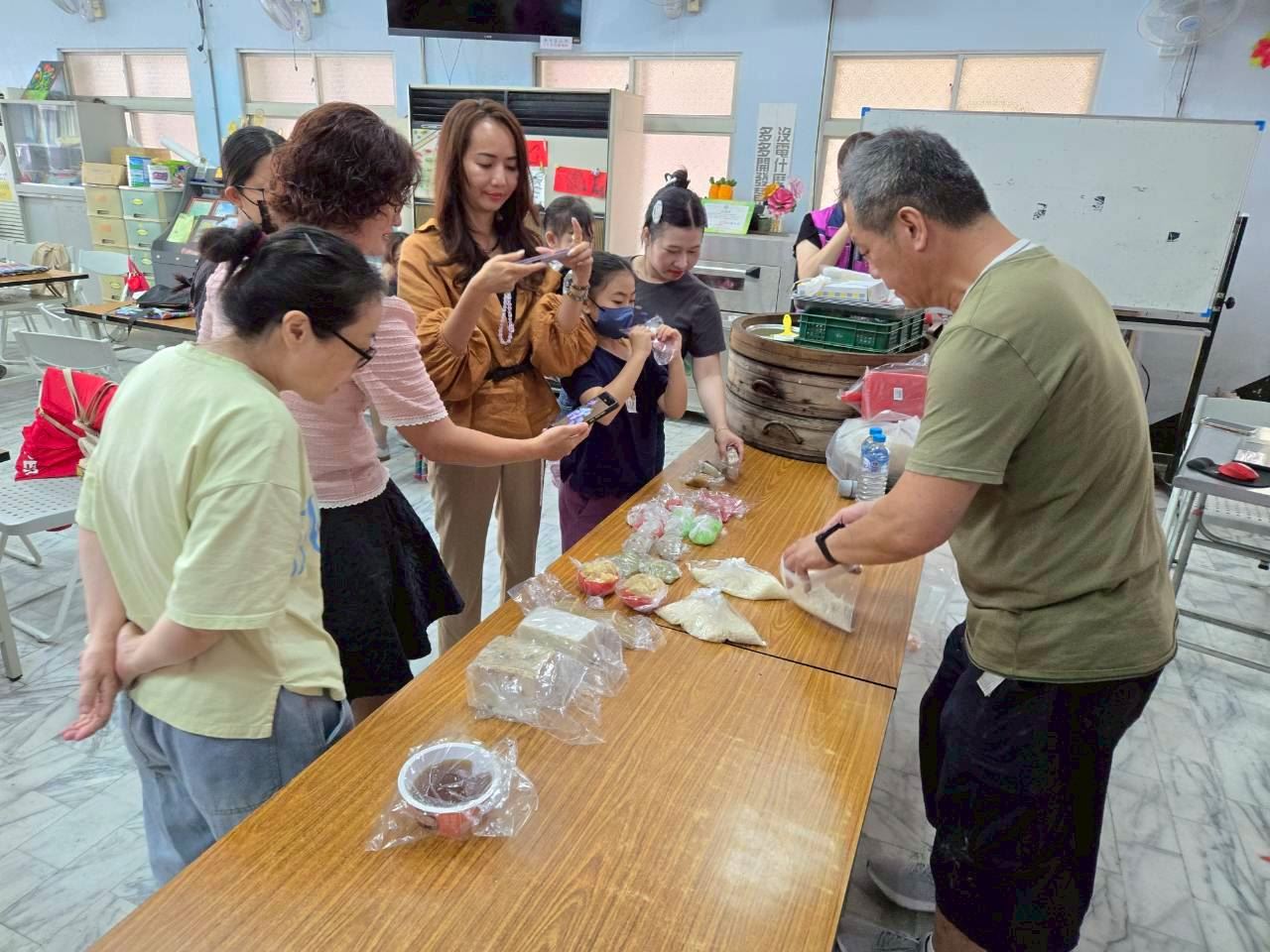 【代發茄萣戶政事務所新聞稿】點心製作新體驗 茄萣戶所新住民課程，傳承與創新震撼登....