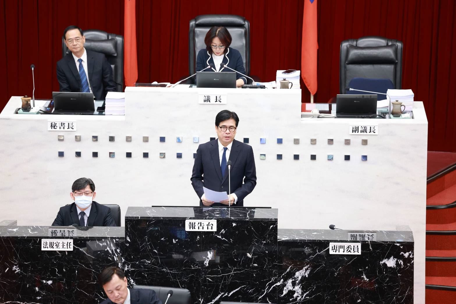 高市府提追加預算 陳其邁：聚焦四大市民優先策略 未增加債務負擔