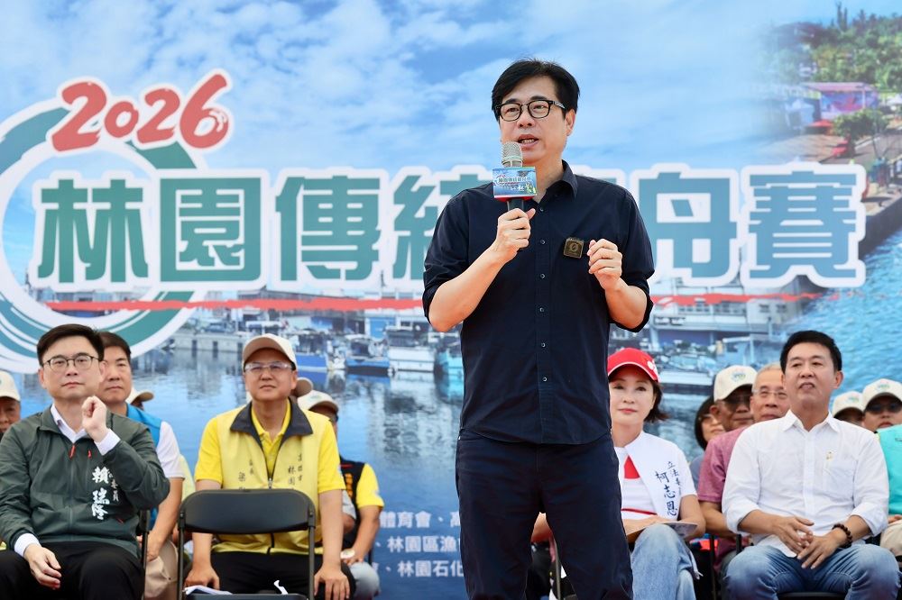 林園傳統龍舟賽熱血開戰！陳其邁鳴槍啟航、加碼萬元獎金鼓舞士氣
