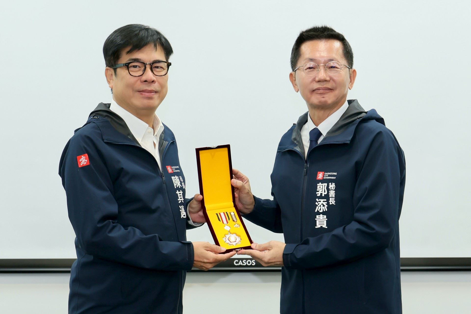 【代發人事處頒發榮退人員功績獎章新聞稿】表揚秘書長郭添貴、新工處處長許永穆  陳....