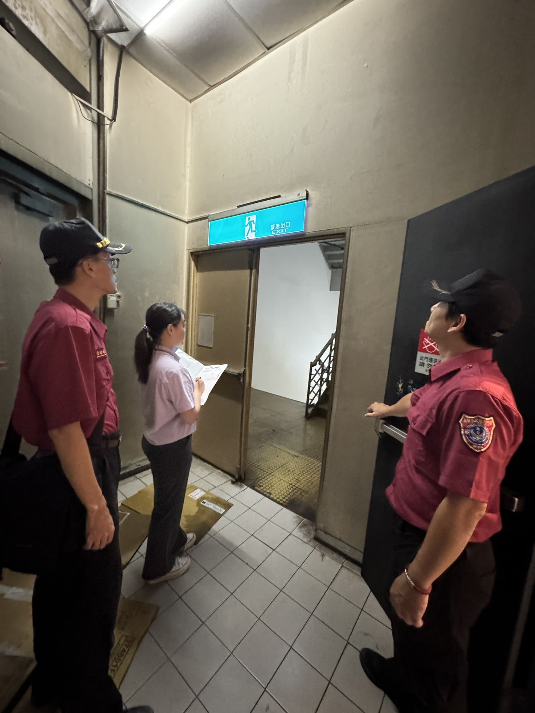 高雄遠百威秀影城逃生門遭鎖疑慮　工務局現勘確認可正常開啟、無阻礙逃生情形
