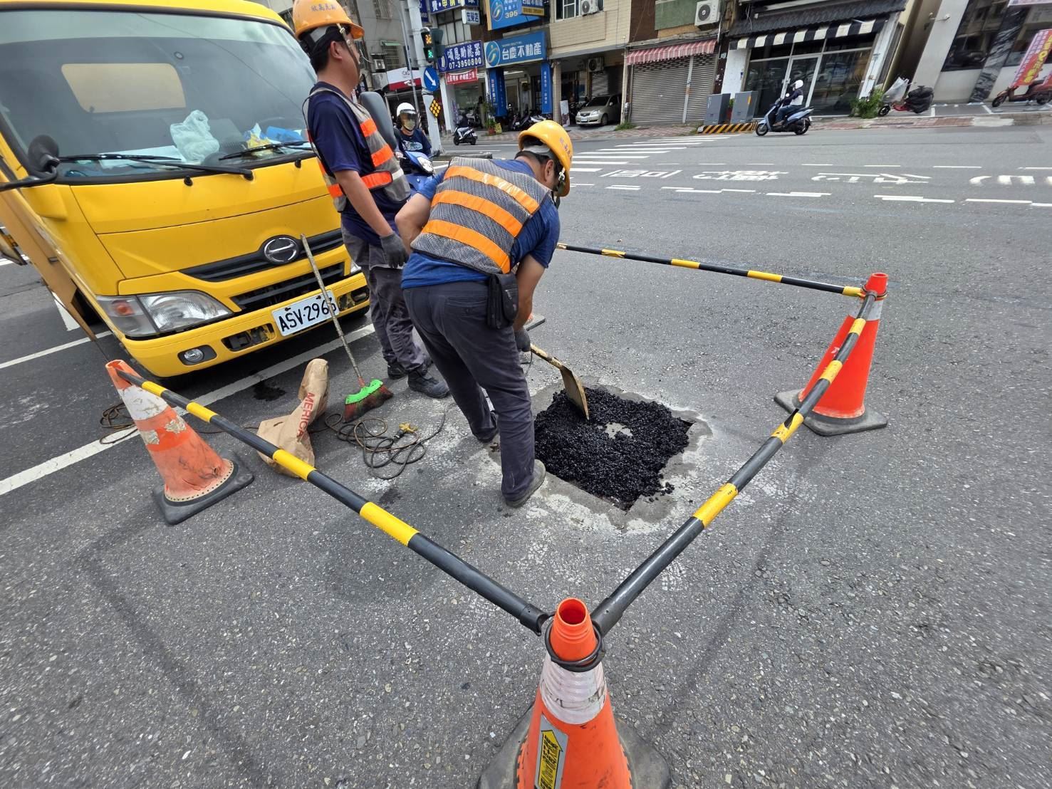 高雄管線單位趁天晴加速巡修 市府要求儘速完成道路復原